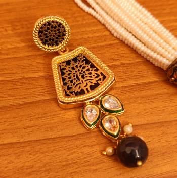 Black necklace-sets 2