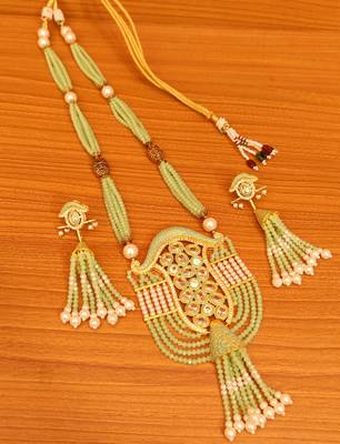 Green necklace-sets 1
