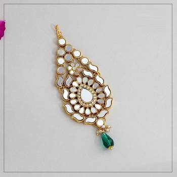 Green maang-tikka 1