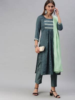 Women Grey Embroidered Yoke Patternt Kurta Set With Dupatta 2