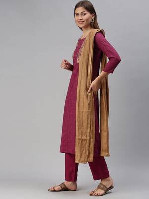 Women Magenta Embroidered & Sequence Kurta Set With Dupatta 2
