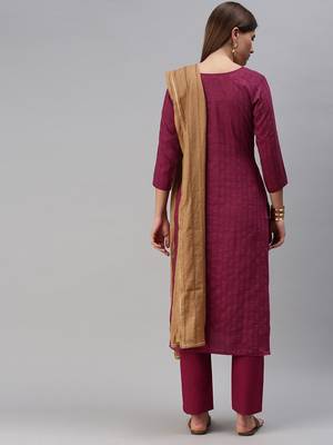 Women Magenta Embroidered & Sequence Kurta Set With Dupatta 3