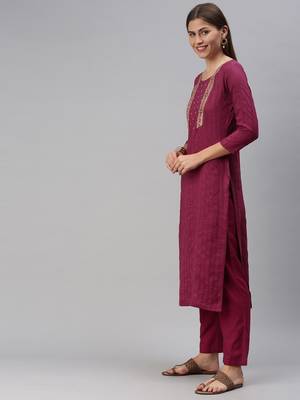 Women Magenta Embroidered & Sequence Kurta Set With Dupatta 4