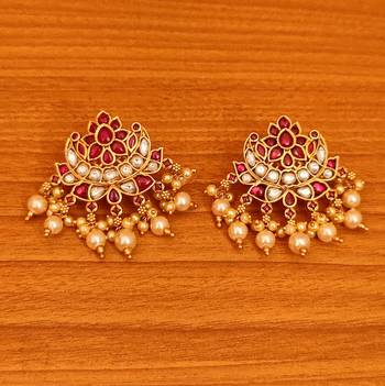 Red earrings 1