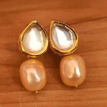 Beige earrings 1