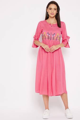 Pink embroidered rayon short-dresses