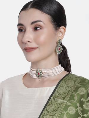 Traditional Choker Set Glided With Kundan & Beads For Girls  1