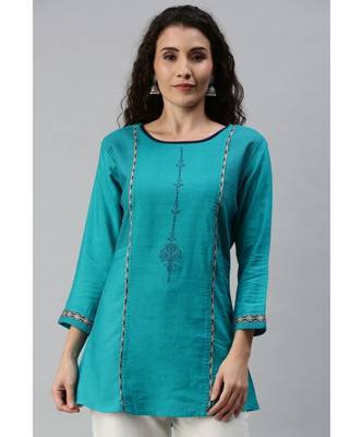 Women Green Tunic with Embroidery and Print Detailing 1