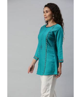 Women Green Tunic with Embroidery and Print Detailing 2