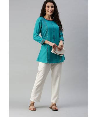 Women Green Tunic with Embroidery and Print Detailing 4