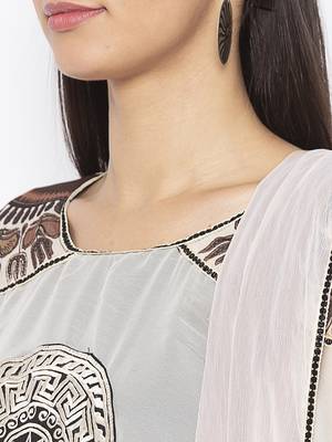 Black embroidered crepe salwar 4