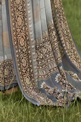 Grey printed georgette saree with blouse 3