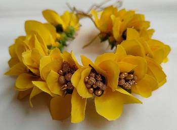 Yellow hair-accessories 1