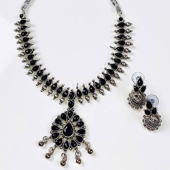 Silver Plated Gold Plated Traditional Black Kundan & Pearls Necklace Set For Women 3