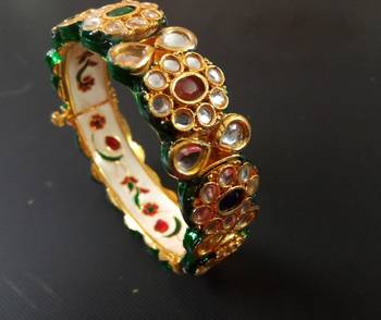 Gold kundan bangles-and-bracelets 1
