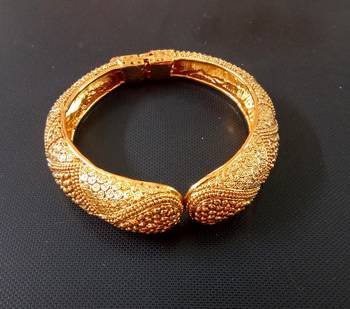 Gold agate side open kara 1