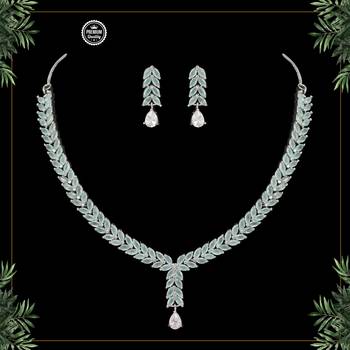 Green necklace-sets 1