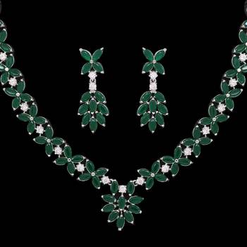 Green necklace-sets 2
