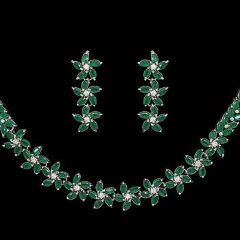 Green necklace-sets 2