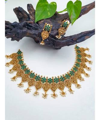 Matte green kemp stone studded necklace 1