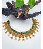 Matte green kemp stone studded necklace