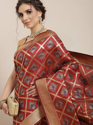 Red woven silk saree with blouse 3
