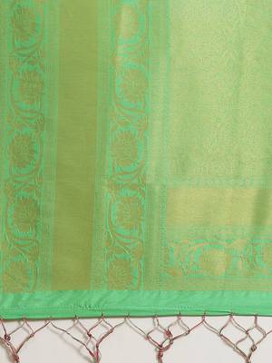 Pink woven silk saree with blouse 5