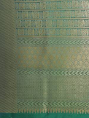Green woven silk saree with blouse 4