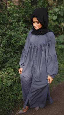 Front Open Abaya With Elasticated Sleeves and Modern Design 4