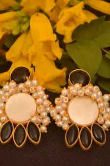 Black onyx studs