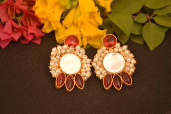 Maroon onyx studs 2