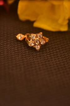 Sizzling gold floral diamond cubic zirconia nose-ring or nosepin
