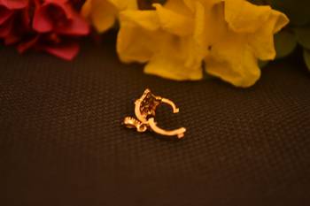 Sizzling gold floral diamond cubic zirconia nose-ring or nosepin 3