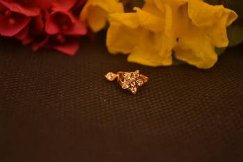 Sizzling gold floral diamond cubic zirconia nose-ring or nosepin 1