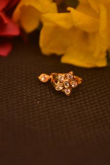Sizzling gold floral diamond cubic zirconia nose-ring or nosepin