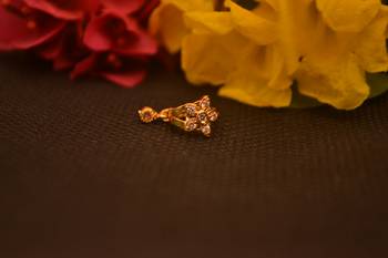 Sizzling gold floral diamond cubic zirconia nose-ring or nosepin 2