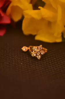 Sizzling gold floral diamond cubic zirconia nose-ring or nosepin