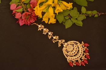 Red pearl maang-tikka 1