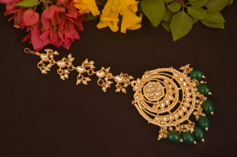 Green pearl maang-tikka