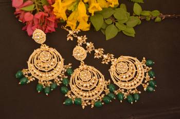 Designer Kundan Stone Bridal Dangler Pearl Stone Earrings Studs With Matching Maang Tikka 2