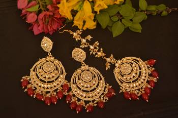 Designer Kundan Stone Bridal Dangler Pearl Stone Earrings Studs With Matching Maang Tikka 2