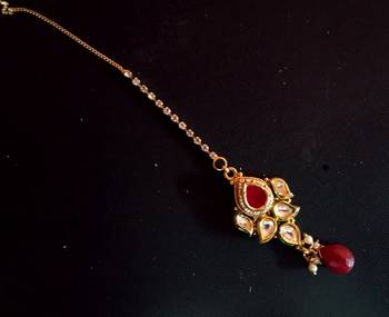 Gold kundan maang-tikka 1