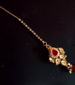 Gold kundan maang-tikka