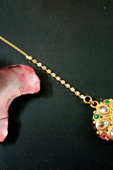 Green agate maang-tikka