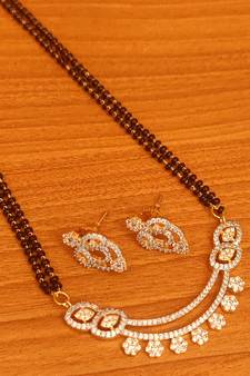 White mangalsutra