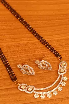 White mangalsutra