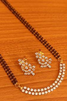 White mangalsutra