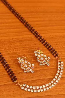White mangalsutra