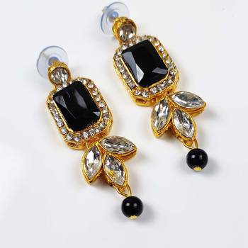 Black Kundan & Pearls Choker leave-design Jewellery Set for Bridal Women & Girls  4