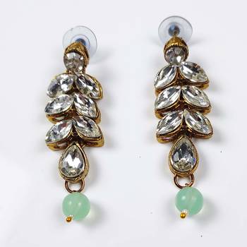 Stylish Leaf Design Kundan Gold Plated with Light Green Pearl Kundan Necklace Set For Women 3